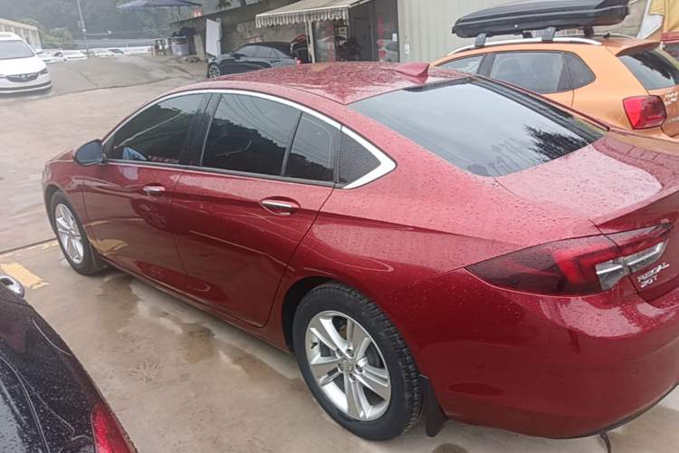 Used Buick Regal 2017 20T Elite Edition Rear Left 45 Deg