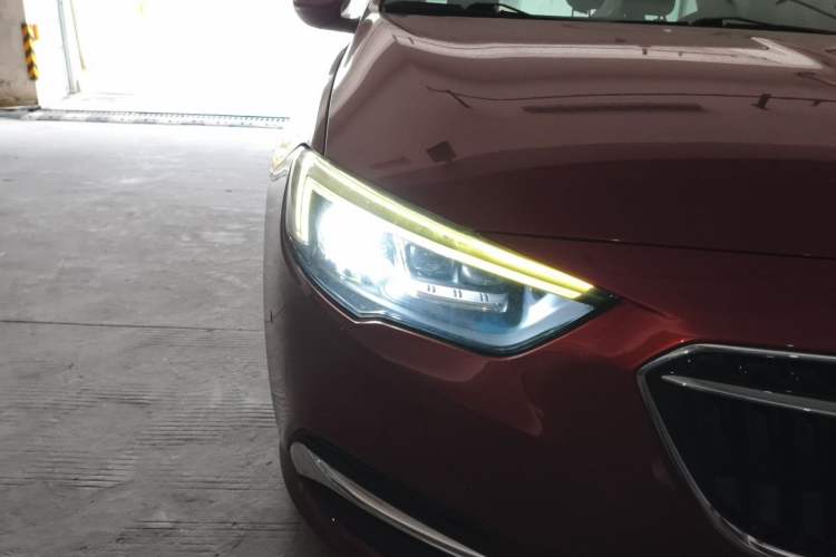 Used Buick Regal 2017 20T Luxury Model Right Front Headlight