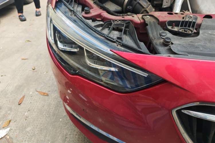 Used Buick Regal 2017 28T Luxury Edition Right Front Headlight