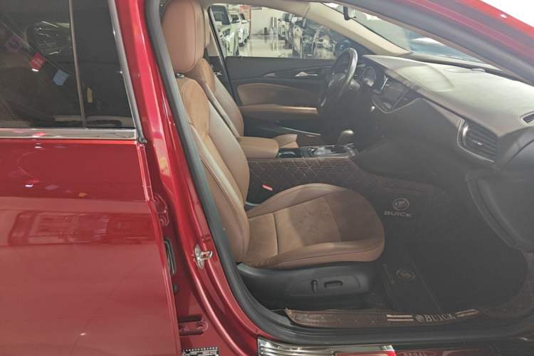 Used Buick Regal 2017 20T Elite Edition Right Front Seat