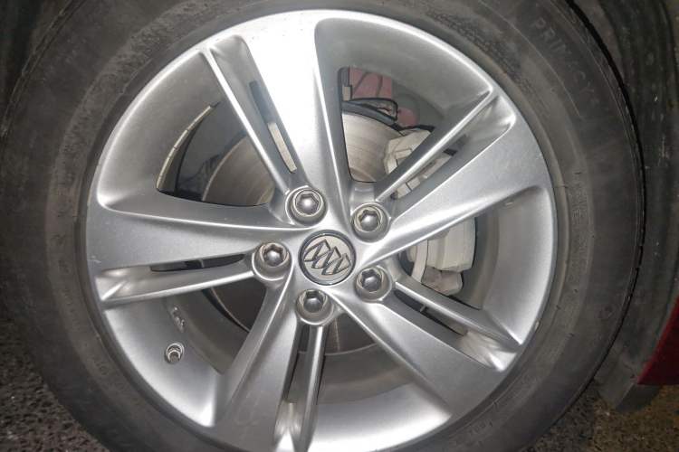 Used Buick Regal 2017 20T Elite Edition Right Front Wheel Hub