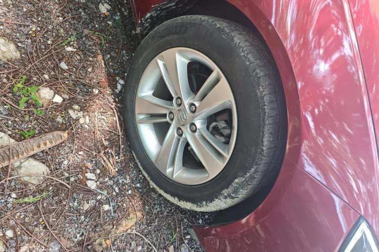 Used Buick Regal 2017 20T Prestige Model Right Front Wheel Hub