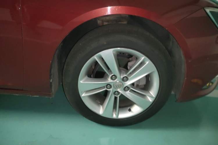 Used Buick Regal 2017 30H Luxury Version Right Front Wheel Hub