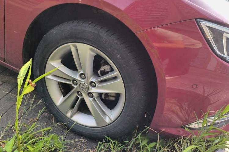 Used Buick Regal 2017 20T Prestige Model Right Front Wheel Hub