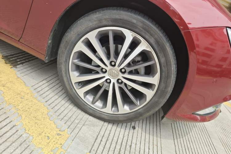 Used Buick Regal 2017 28T Prestige Model Right Front Wheel Hub