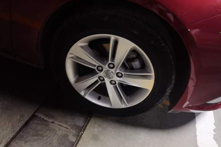 Used Buick Regal 2017 20T Luxury Model Right Front Wheel Hub