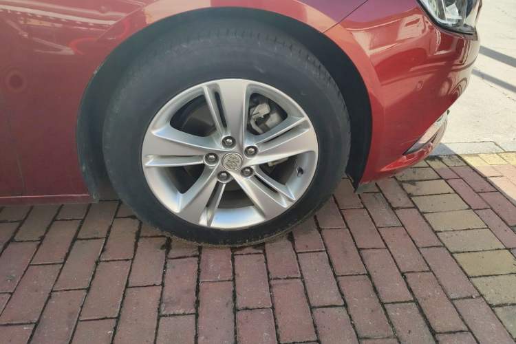 Used Buick Regal 2017 20T Prestige Model Right Front Wheel Hub