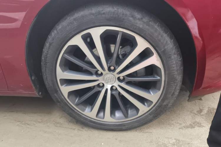 Used Buick Regal 2017 28T Prestige Model Right Front Wheel Hub