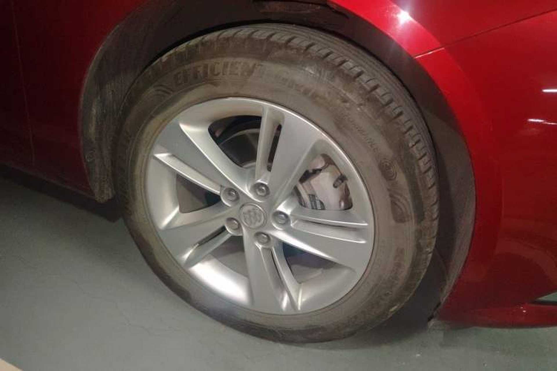 Used Buick Regal 2017 20T Elite Edition Right Front Wheel Hub