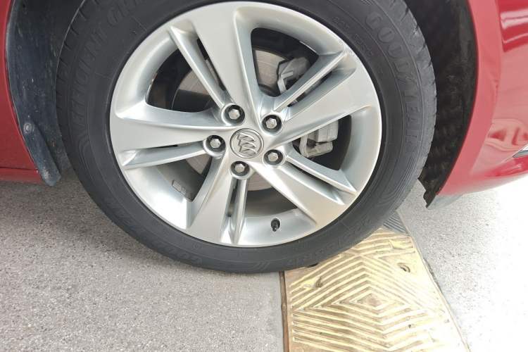 Used Buick Regal 2017 20T Elite Edition Right Front Wheel Hub