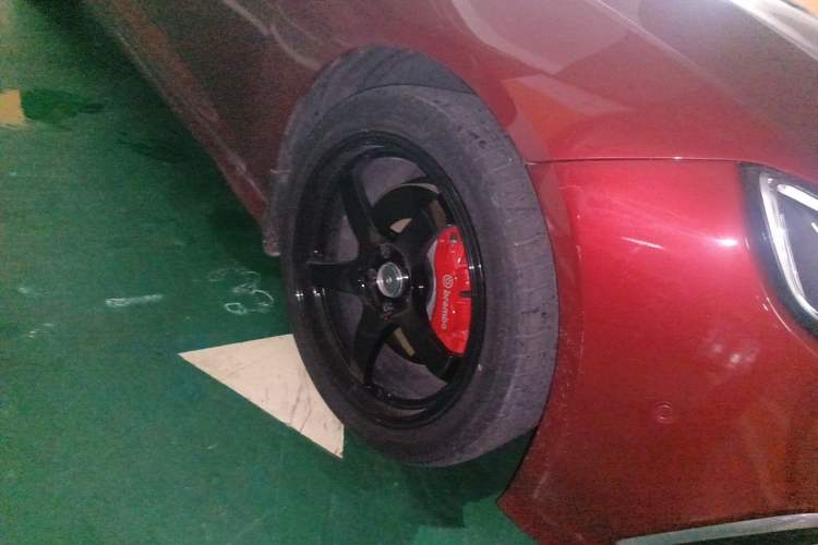 Used Buick Regal 2017 GS 28T Prestige Model Right Front Wheel Hub