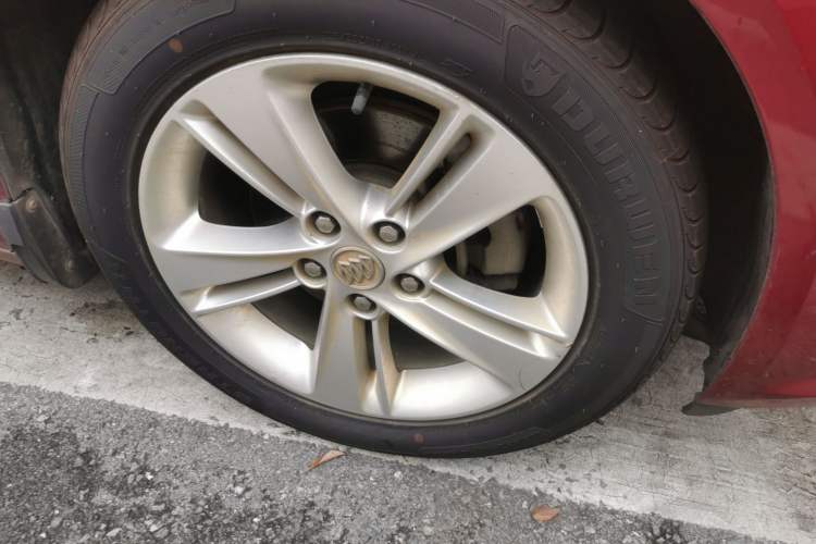 Used Buick Regal 2017 20T Elite Edition Right Front Wheel Hub