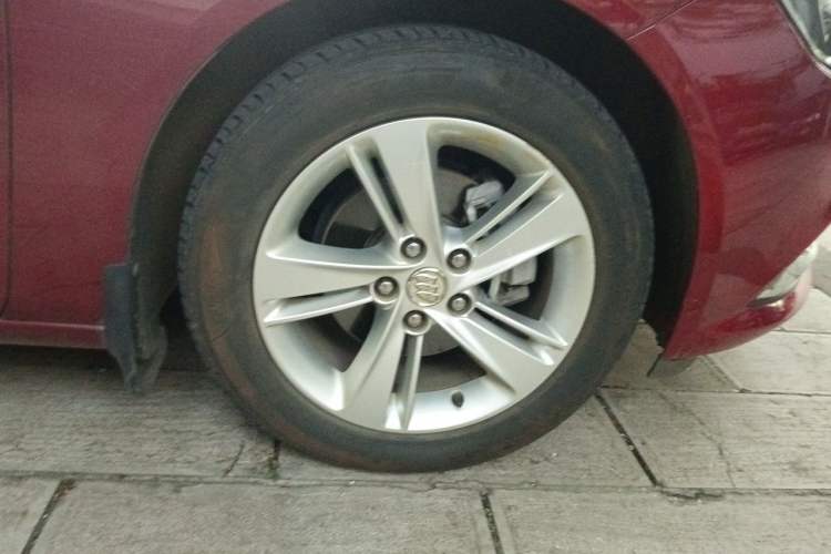 Used Buick Regal 2017 20T Elite Edition Right Front Wheel Hub