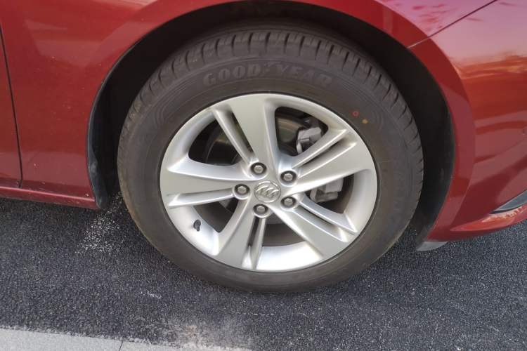 Used Buick Regal 2017 20T Luxury Model Right Front Wheel Hub