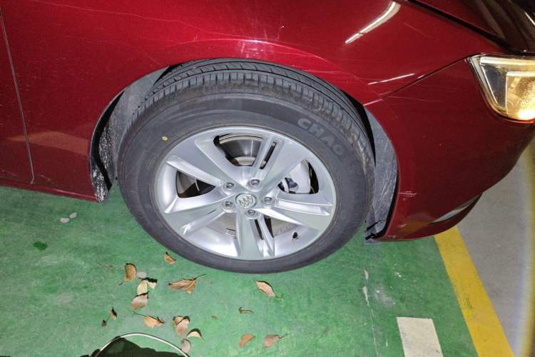 Used Buick Regal 2017 20T Elite Edition Right Front Wheel Hub