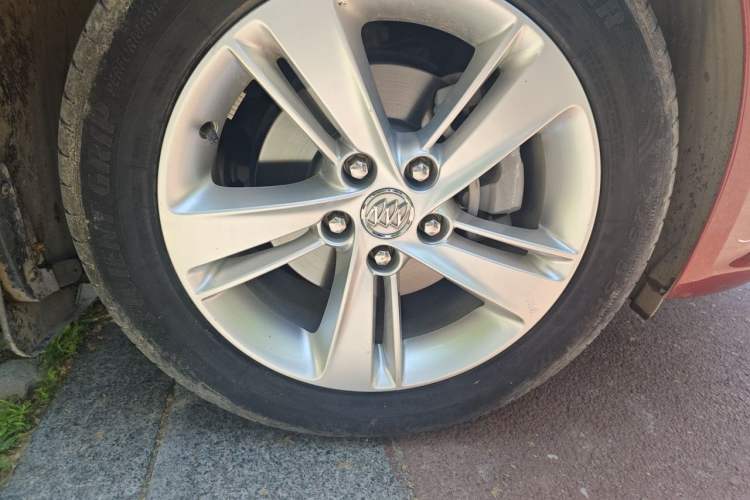 Used Buick Regal 2017 20T Prestige Model Right Front Wheel Hub
