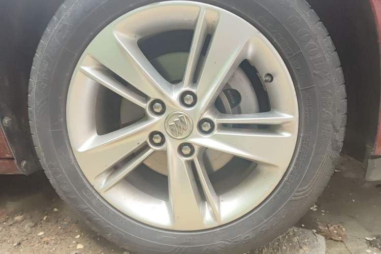 Used Buick Regal 2017 20T Luxury Model Right Front Wheel Hub