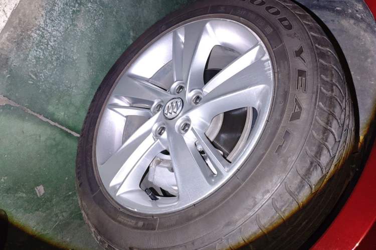 Used Buick Regal 2017 20T Luxury Model Right Front Wheel Hub