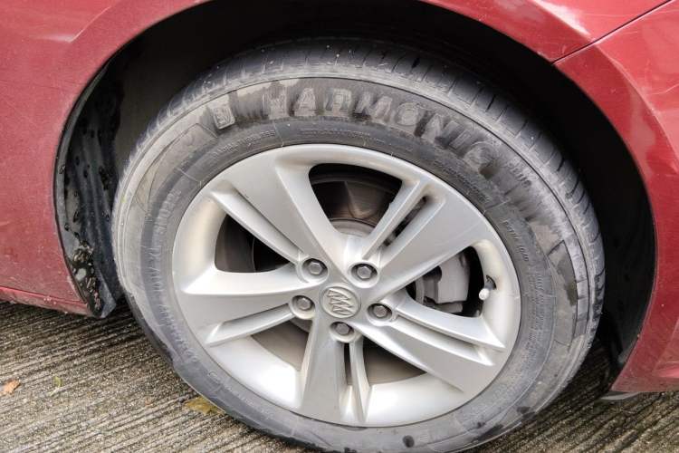 Used Buick Regal 2017 20T Elite Edition Right Front Wheel Hub