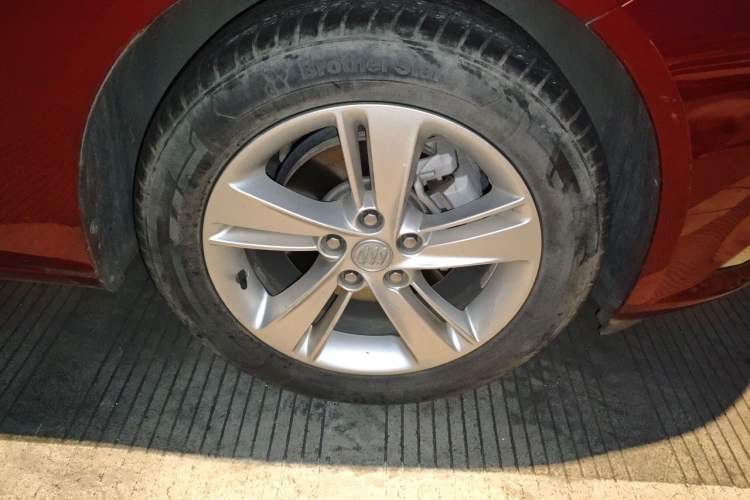 Used Buick Regal 2017 20T Elite Edition Right Front Wheel Hub