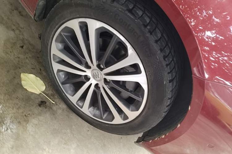 Used Buick Regal 2017 28T Prestige Model Right Front Wheel Hub