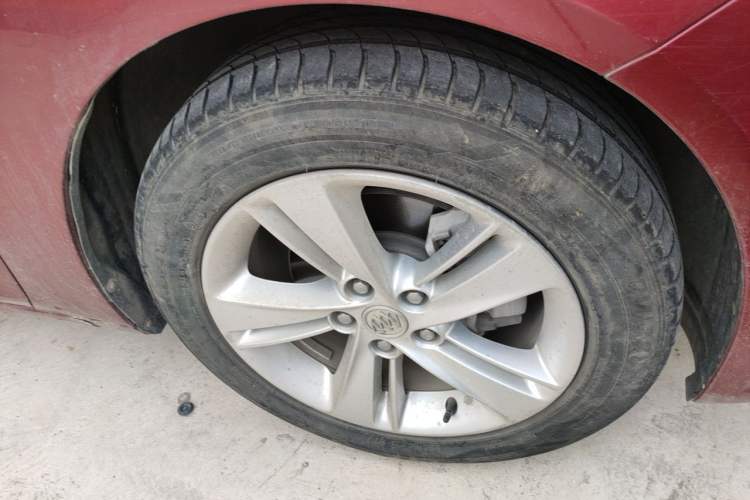 Used Buick Regal 2017 20T Elite Edition Right Front Wheel Hub