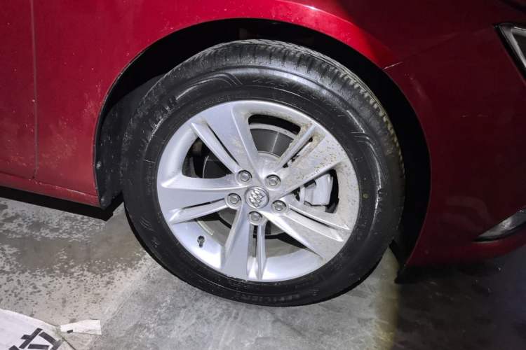 Used Buick Regal 2017 20T Prestige Model Right Front Wheel Hub