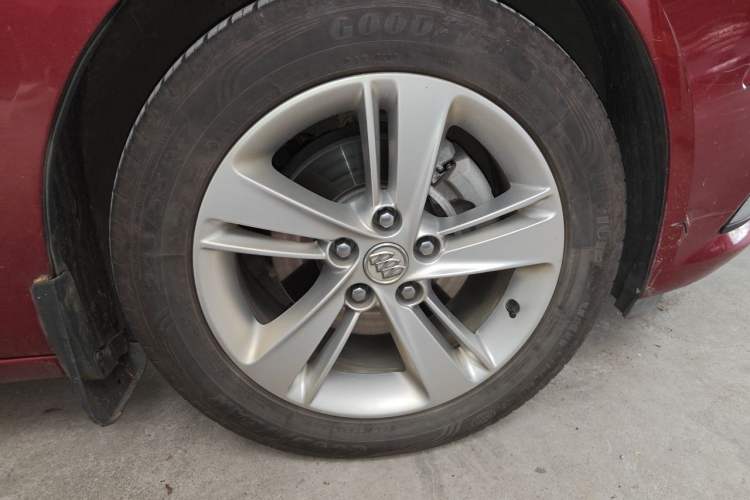 Used Buick Regal 2017 20T Prestige Model Right Front Wheel Hub