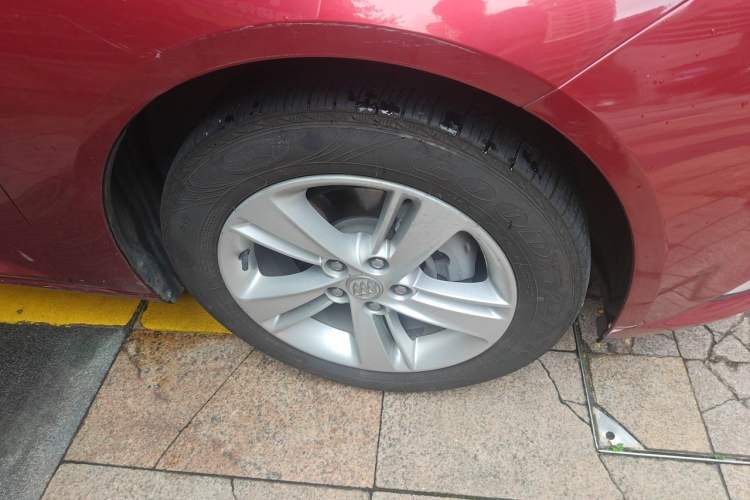 Used Buick Regal 2017 20T Elite Edition Right Front Wheel Hub