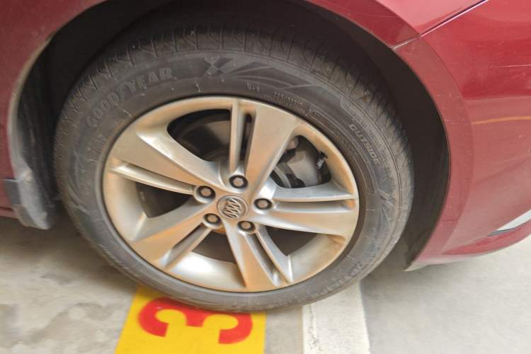 Used Buick Regal 2017 20T Luxury Model Right Front Wheel Hub