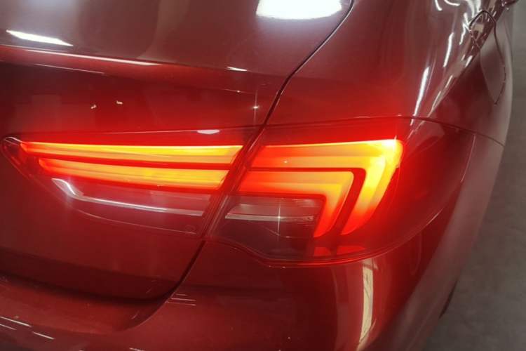 Used Buick Regal 2017 20T Luxury Model Right Rear Taillight