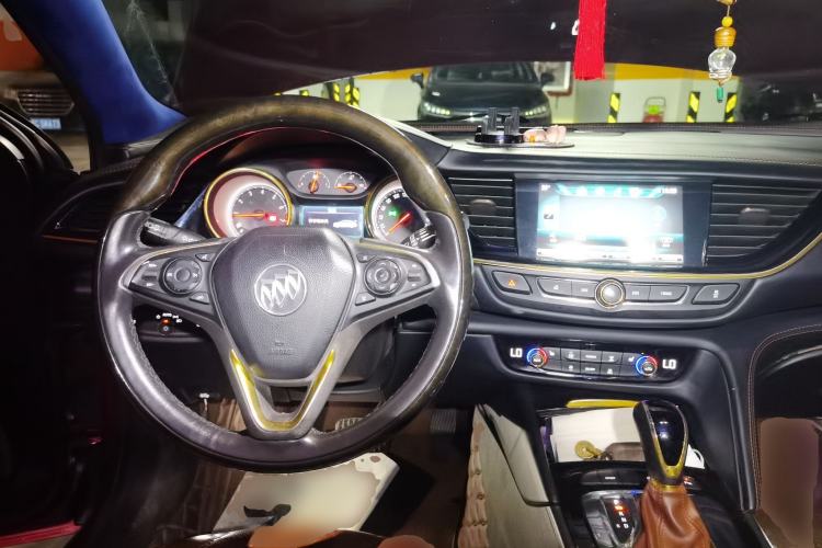 Used Buick Regal 2017 20T Luxury Model Steering Wheel