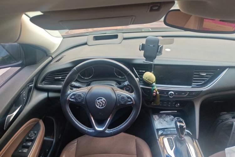 Used Buick Regal 2017 28T Luxury Edition Steering Wheel