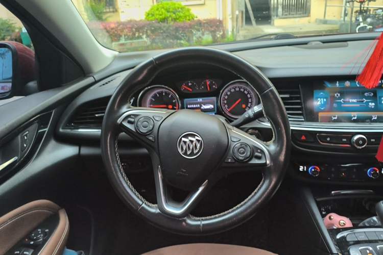 Used Buick Regal 2017 20T Luxury Model Steering Wheel
