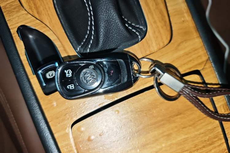 Used Buick Regal 2017 20T Elite Edition Vehicle Key