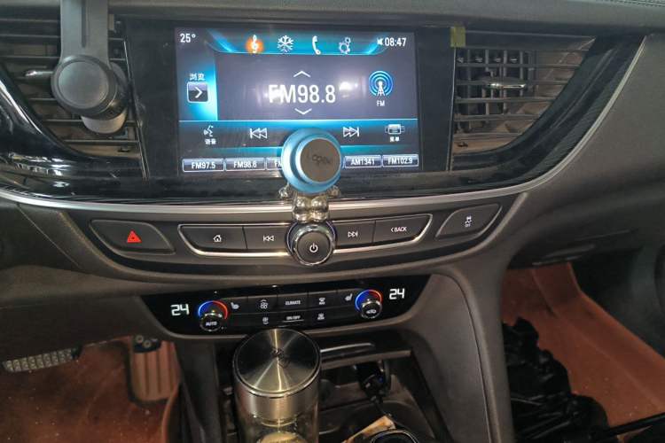 Used Buick Regal 2017 20T Elite Edition Audio And AC Panel