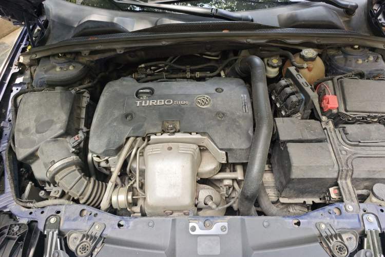 Used Buick Regal 2017 GS 28T Prestige Model Engine Bay