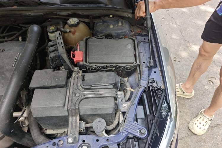 Used Buick Regal 2017 GS 28T Prestige Model Engine Bay Left