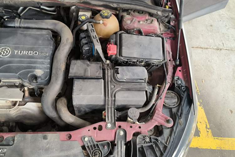 Used Buick Regal 2017 20T Elite Edition Engine Bay Left
