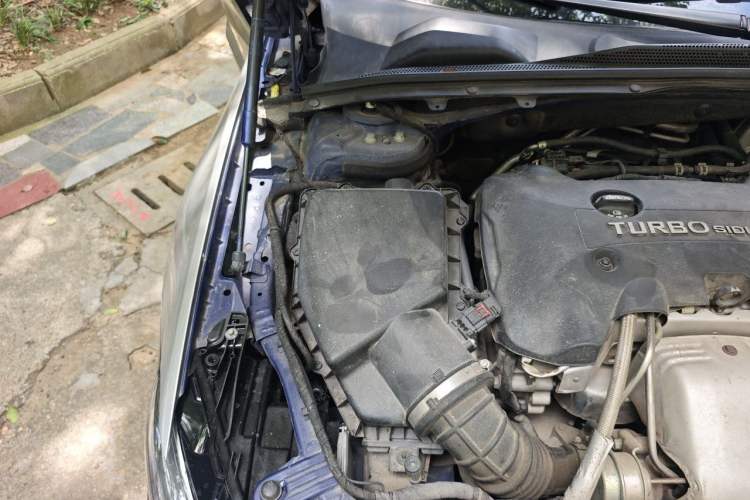 Used Buick Regal 2017 GS 28T Prestige Model Engine Bay Right