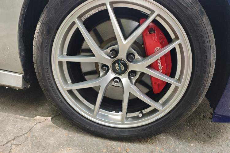 Used Buick Regal 2017 GS 28T Prestige Model Right Front Wheel Hub
