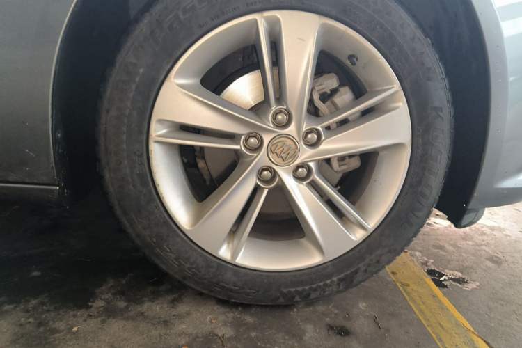 Used Buick Regal 2017 20T Elite Edition Right Front Wheel Hub