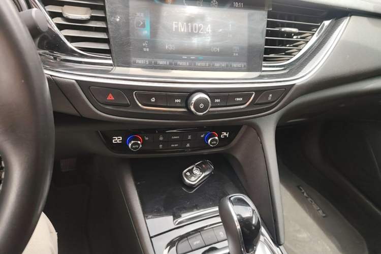 Used Buick Regal 2017 20T Luxury Model Audio And AC Panel