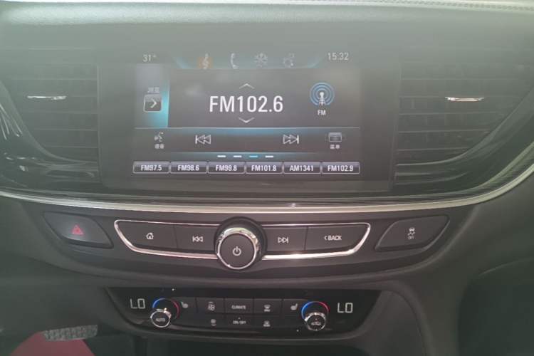 Used Buick Regal 2017 20T Luxury Model Audio And AC Panel