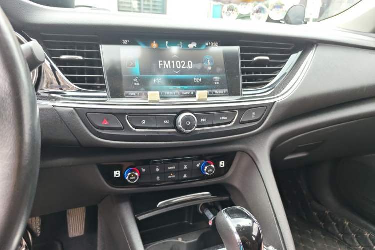 Used Buick Regal 2017 20T Elite Edition Audio And AC Panel