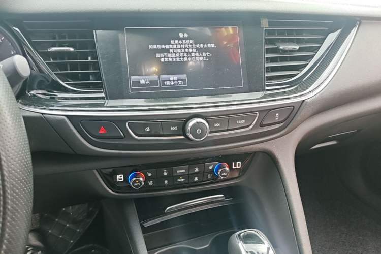 Used Buick Regal 2017 28T Prestige Model Audio And AC Panel