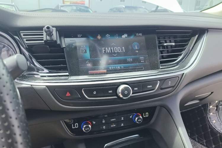 Used Buick Regal 2017 20T Elite Edition Audio And AC Panel