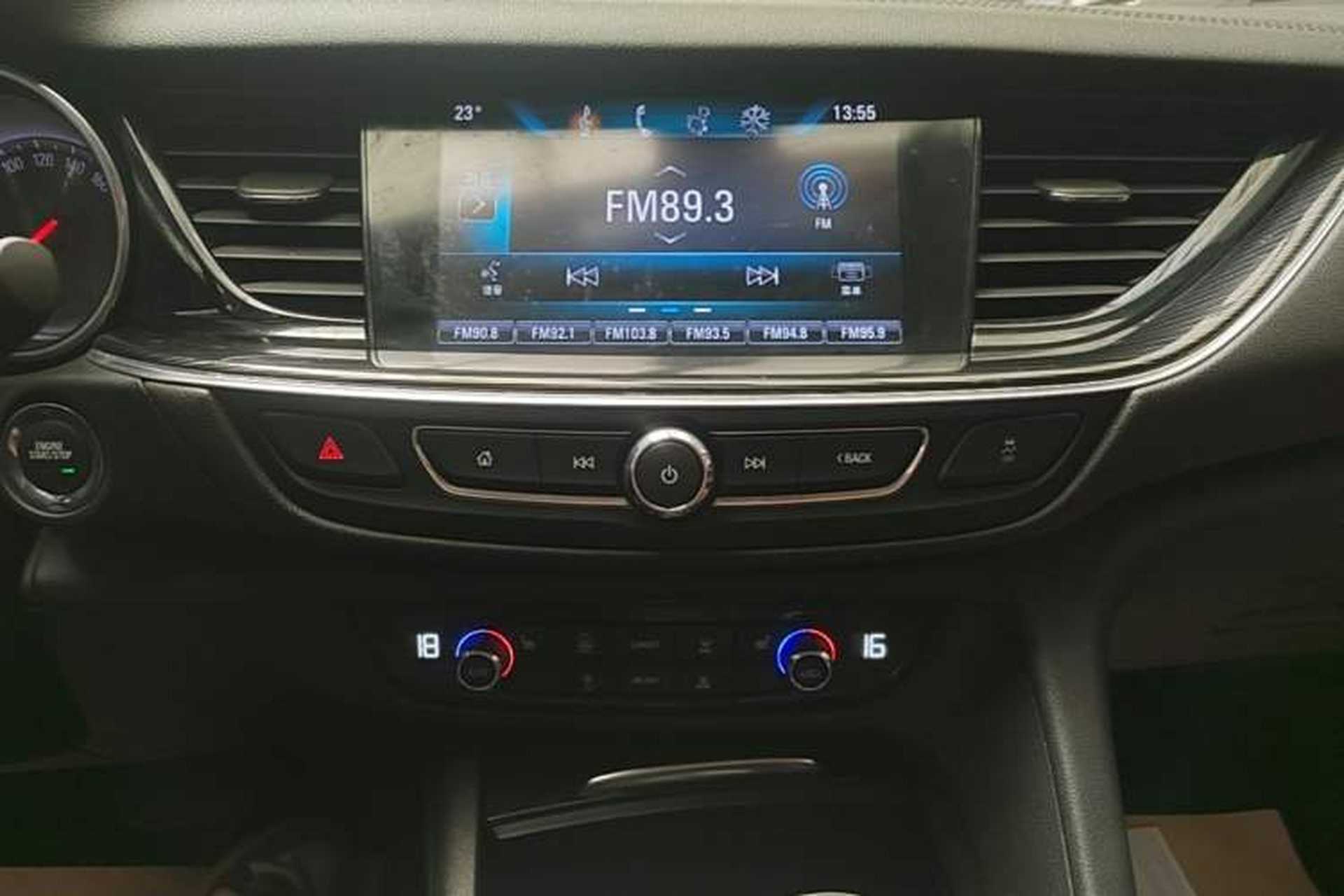 Used Buick Regal 2017 20T Elite Edition Audio And AC Panel