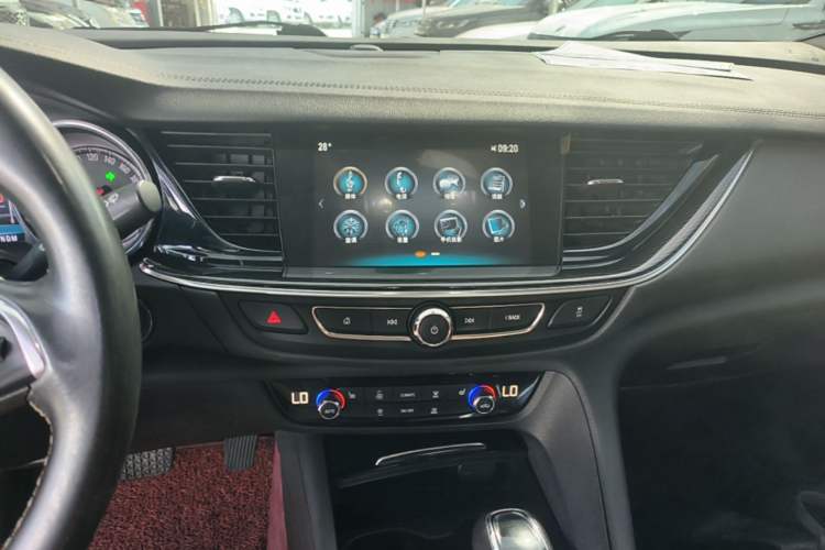 Used Buick Regal 2017 20T Elite Edition Audio And AC Panel