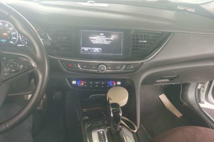Used Buick Regal 2017 20T Prestige Model Audio And AC Panel
